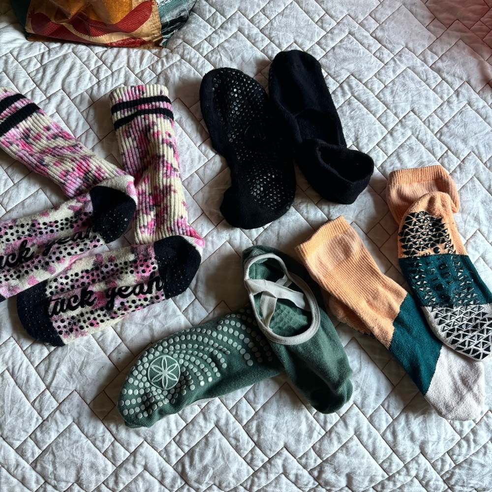 4 pack gently used pilates grip socks